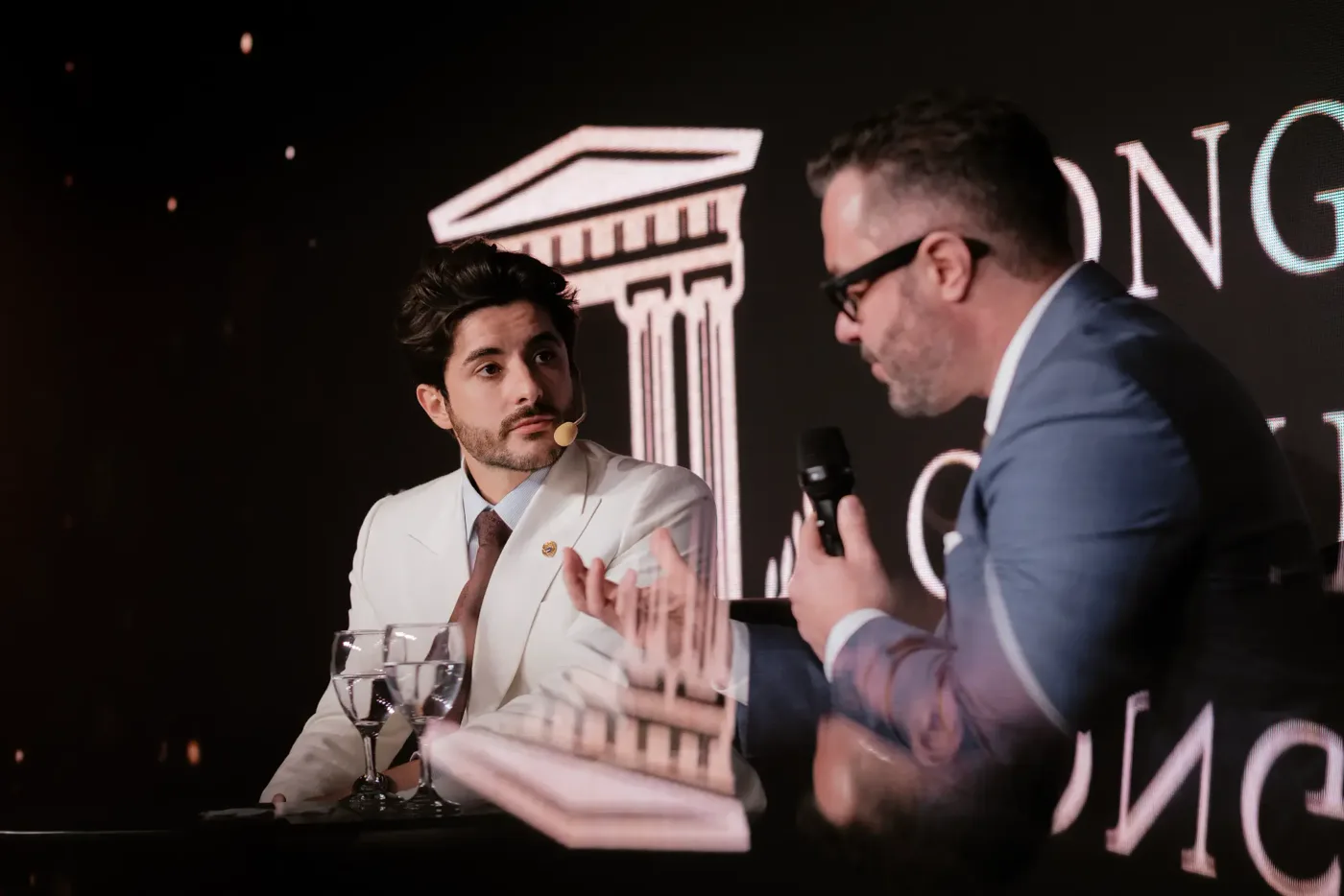 Dr. Augusto Legnani Neto participa de conversa no palco durante o CBCI 2026, em São Paulo.