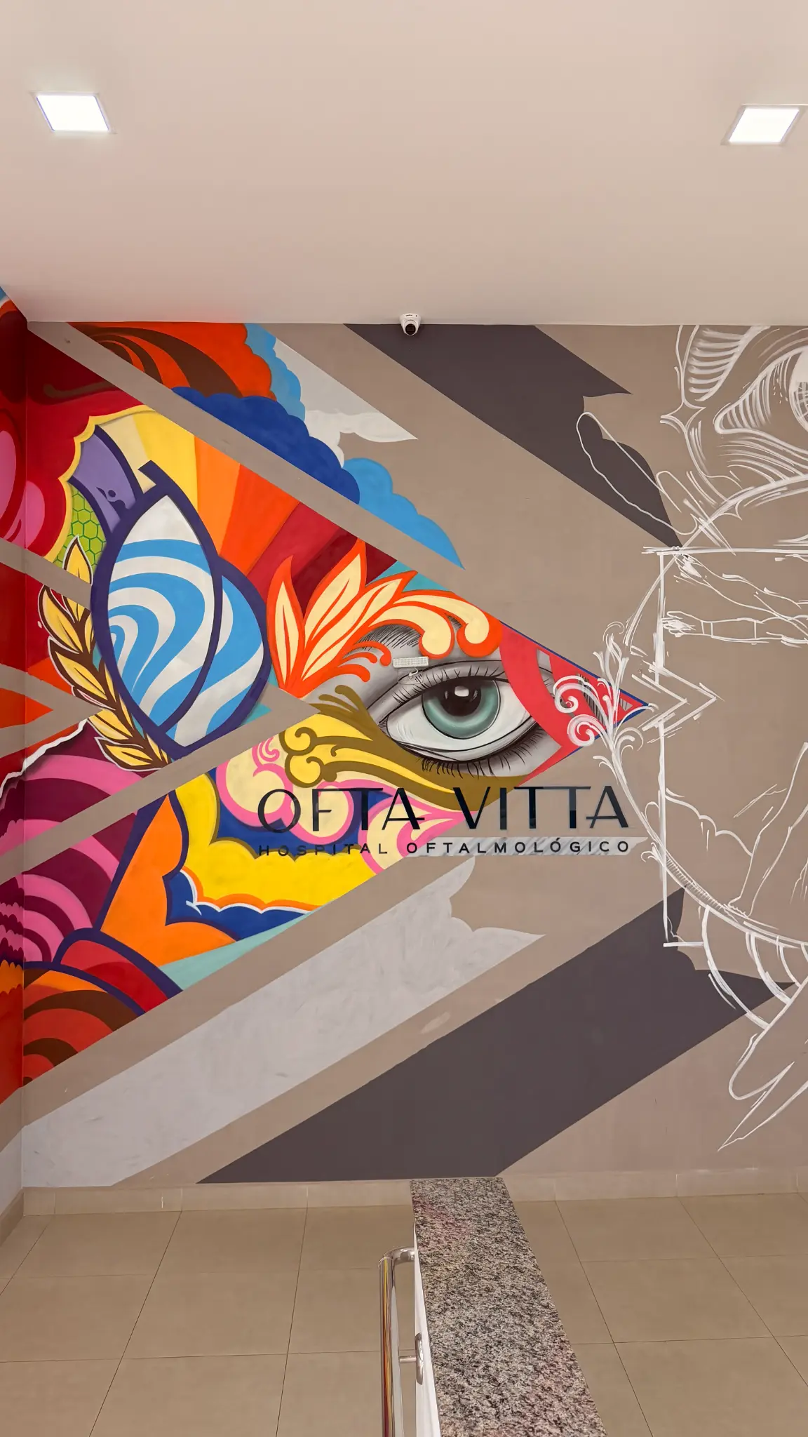 Identidade visual completa do OFTA VITTA, mural artístico na recepção